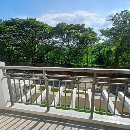 Acacia Estates Taguig Lejlighedshotel Manila Eksteriør billede